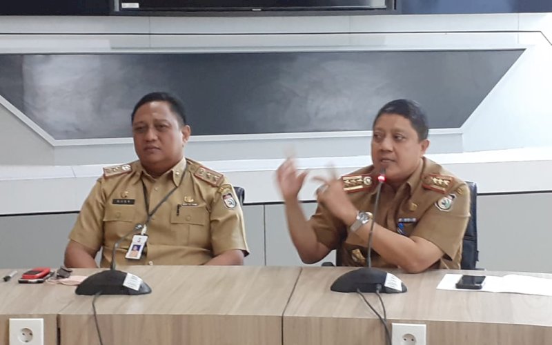 PEMAPARAN. Kepala Balitbangda Makassar, Andi Bukti Djufrie (kanan) memaparkan tentang Ranperda, di Laboratorium Inovasi, Senin, (25/07/2022). foto:istimewa