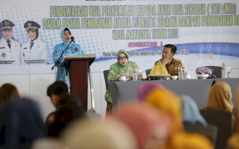 NARASUMBER. Ketua TP PKK Kota Makassar, Indira Jusuf Ismail, menjadi narasumber Sosialisasi Pendewasaan Usia Perkawinan Cegah Stunting di Hotel Karebosi Premier Makassar, Senin (14/11/2022). foto: istimewa