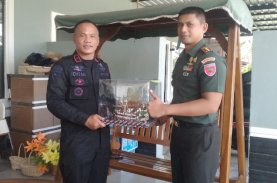 Kejutan Ulang Tahun Terus Mengalir, Bukti Kedekatan Danyon Brimob Bone dengan Semua Kalangan