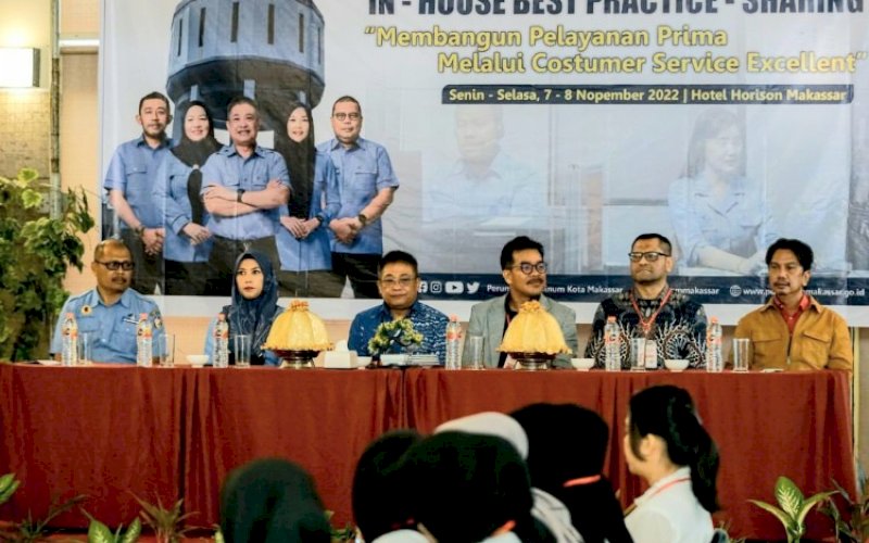 PELATIHAN. Perumda Air Minum Kota Makassar membekali para petugas costumer service melalui in house training atau pelatihan di Hotel Horison Makassar, 7-8 November 2022. foto: istimewa