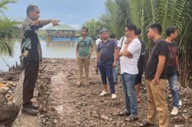 Rudianto Lallo Turun Langsung Tinjau Pembangunan Jalan, Pastikan Pekerjaan Berjalan Baik