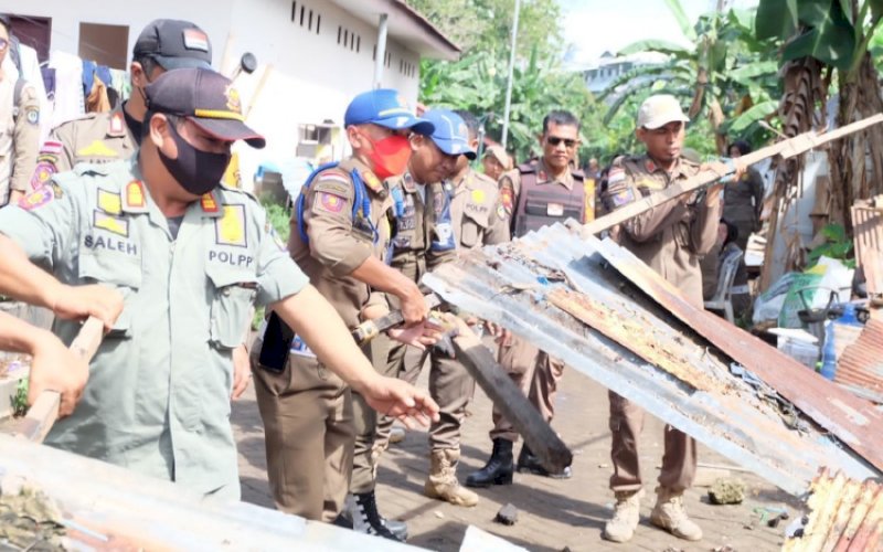 PENERTIBAN. Personel Satpol PP Provinsi Sulsel telah melakukan penertiban dan pemagaran pada aset milik Pemprov Sulsel di Kelurahan Balangbaru dan Kelurahan Parang Tambung, Kecamatan Tamalate, Kota Makassar, Selasa (8/11/2022). foto: istimewa