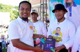 Gubernur Sulsel Serahkan Peralatan Smart School ke SMA di Bantaeng