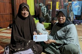 Gubernur Sulsel Beri Santunan Guru Tertimpa Pohon di Sidrap