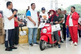 Anti Mager di Maros, Gubernur Sulsel Serahkan Bantuan dan Hadiah
