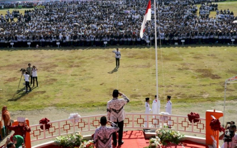 HUT PGRI. Bupati Bulukumba, Andi Muchtar Ali Yusuf, memimpin upacara peringatan HUT PGRI Ke-77 di Stadion Mini Bulukumba, Rabu (21/12/2022). foto: istimewa