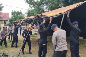 Kebakaran Telan Korban Jiwa di Watang Palakka, Brimob Bone Turun Beri Bantuan