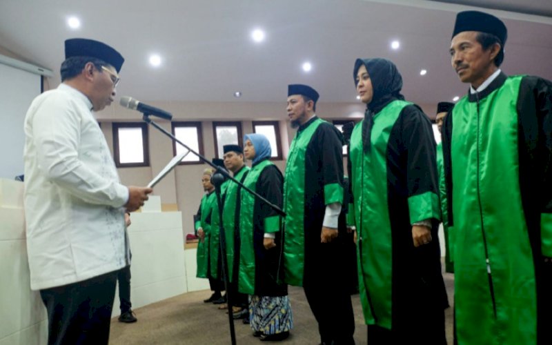 PELANTIKAN. Wali Kota Makassar, Moh Ramdhan Pomanto, melantik pengurus Lembaga Pengembangan Tilawatil Quran (LPTQ) Kota Makassar di Ruang Sipakatau Kantor Balai Kota Makassar, Jumat (30/12/2022). foto: istimewa