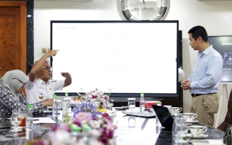 PERTEMUAN. Wali Kota Makassar, Moh Ramdhan Pomanto, menerima kunjungan National Science Foundation United States of America (NSF USA) di kediamannya, Jl Amirullah, Kota Makassar, Rabu (21/12/2022). foto: istimewa