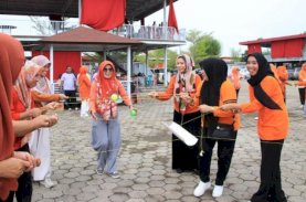 Momen Seru Permainan Kelompok Istri Kades-Lurah di Bulukumba