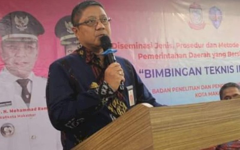 BUKA KEGIATAN. Kepala Balitbangda Kota Makassar, Andi Bukti Djufrie menekankan pentingnya suatu inovasi dalam menggerakkan roda pemerintahan di Hotel Aston, Kamis, (1/12/2022). foto:istimewa