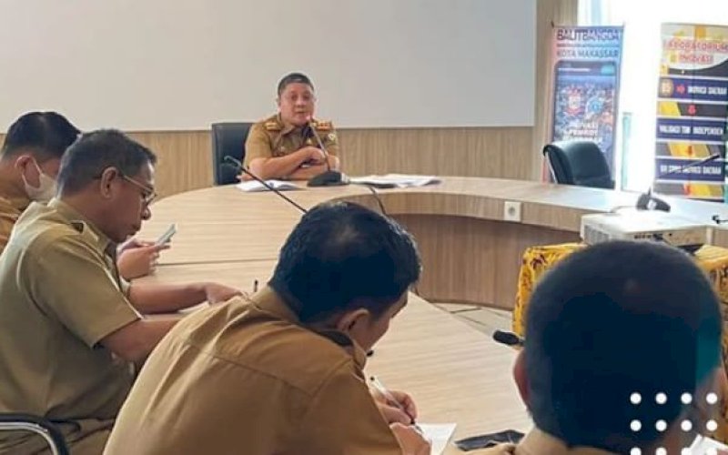 EVALUASI. Rapat rutin Balitbangda Kota Makassar sebagai ruang evaluasi program di Laboratorium Inovasi, Balaikota Makassar, Senin (22/08/2022). foto:istimewa