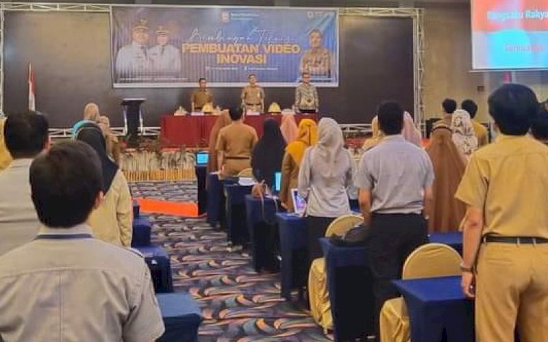 PELATIHAN. Pembukaan pelatihan pembuatan video inovasi dari Balitbangda Kota Makassar, di Hotel Horison, Jumat (14/11/2022). foto:istimewa