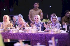 Hari Ibu, PKK Makassar Serahkan Bantuan bagi Anak Stunting