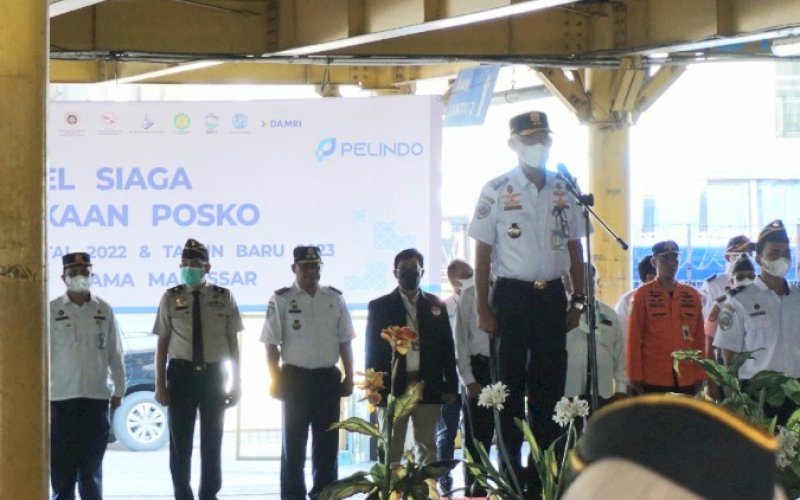 APEL PAGI. PT Pelabuhan Indonesia (Persero) Regional 4 Makassar menggelar apel pagi sebagai salah satu persiapan menyambut Natal 2022 dan Tahun Baru 2023 di Car Terminal Pelabuhan Makassar. foto: istimewa