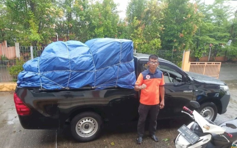 BANTUAN. Gubernur Sulsel, Andi Sudirman Sulaiman, menurunkan tim Tagana Dinas Sosial Provinsi Sulsel untuk membantu pencarian korban musibah longsor di Kabupaten Gowa. foto: istimewa