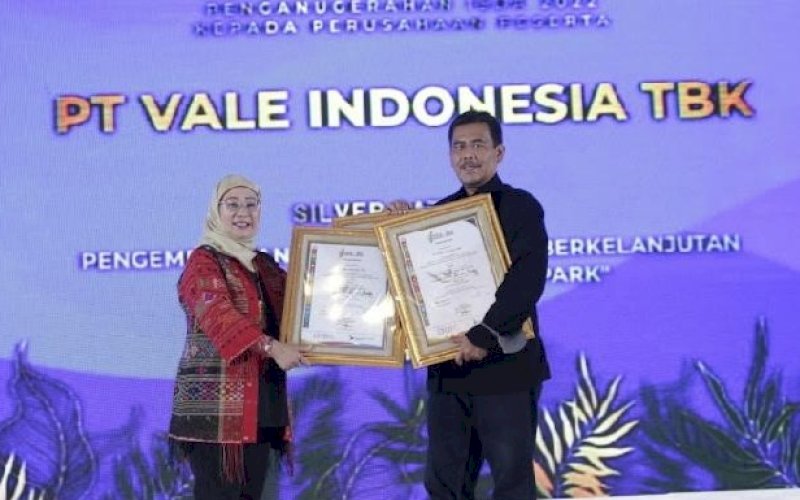 PENGHARGAAN. PT Vale Indonesia Tbk meraih tiga penghargaan untuk program PPM dari Indonesia Sustainable Development Award (ISDA) 2022 di Hotel Ritz Carlton, Jakarta, Selasa (22/11/2022). foto: istimewa