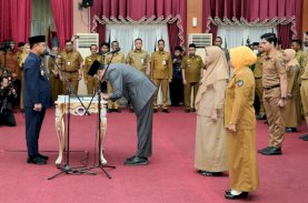 Gubernur Sulsel Lantik 23 Pejabat Eselon III dan 207 Kepala Sekolah
