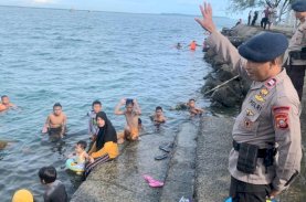 Brimob Bone Patroli Kamtibmas Sasar Tempat Keramaian