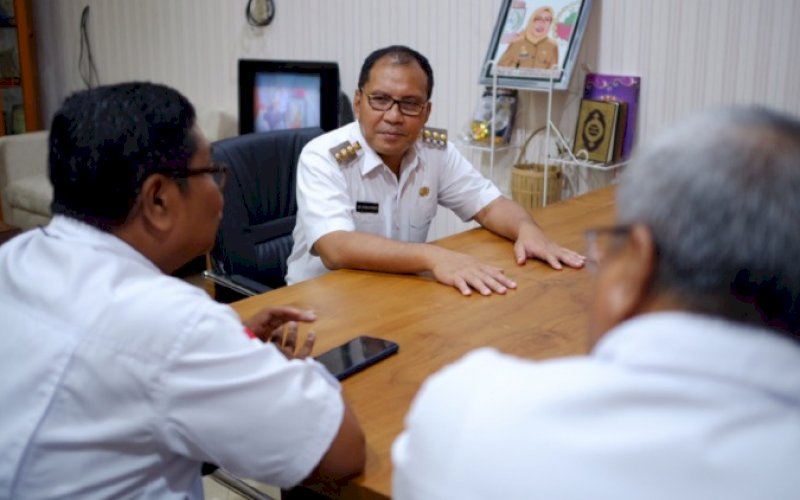 AUDIENSI. Wali Kota Makassar, Moh Ramdhan Pomanto, menerima audiensi Kerukunan Keluarga Besar Taman Makassar Indah (KKB TMI) Kelurahan Bangkala, Kecamatan Manggala, Kota Makassar di Balai Kota Makassar, Rabu (11/1/2023). foto: istimewa