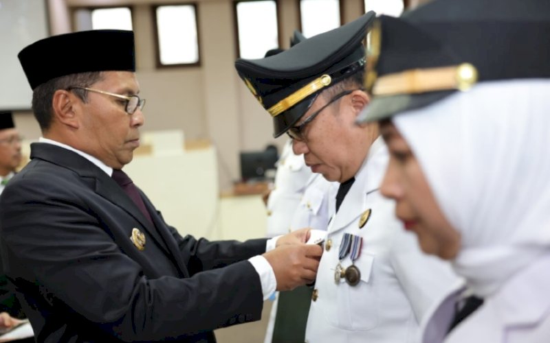 PELANTIKAN. Wali Kota Makassar, Moh Ramdhan Pomanto, melantik sekitar 53 pejabat baru lingkup Pemkot Makassar di Ruang Sipakatau, Balai Kota Makassar, Jl Ahmad Yani, Kota Makassar, Selasa (24/01/2023) sore. foto: istimewa