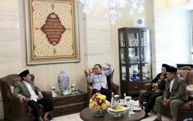 SILATURAHMI. Wali Kota Makassar, Moh Ramdhan Pomanto, menerima kunjungan PD Muhammadiyah Kota Makassar di kediamannya, Jl Amirullah, Kota Makassar, Jumat (6/1/2023). foto: istimewa