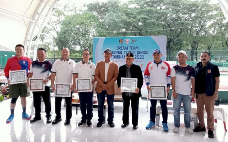 TURNAMEN TENIS. Dream Team National Tennis Junior Tournament 2023 resmi dibuka di Lapangan Tenis Pelti Karebosi Makassar, Kamis (5/1/2023). foto: istimewa