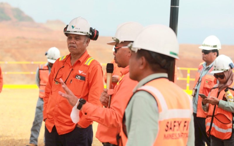 KUNJUNGAN. Komisaris PT Vale Indonesia Tbk (PT Vale), Jasman Panjaitan, berkunjung ke wilayah operasi PT Vale di Blok Sorowako, Luwu Timur, Rabu hingga Kamis (18-19/1/2023). foto: istimewa