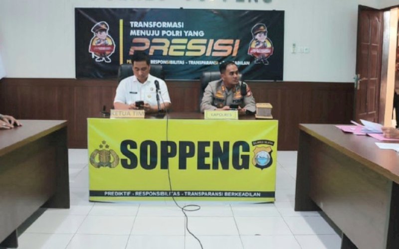 KUNJUNGAN KERJA. Tim Itwasda Polda Sulsel yang dipimpin Ketua Tim Irbid I Itwasda Polda Sulsel AKBP Leonardo Panji Wahyudi disambut langsung Kapolres Soppeng AKBP Muh Yusuf Usman saat melaksanakan kunjungan kerja dalam rangka Reinventarisasi Aset Polri dan Barang persedian di Polres Soppeng Tahun Anggaran 2023, Selasa (24/1/2023). foto: istimewa