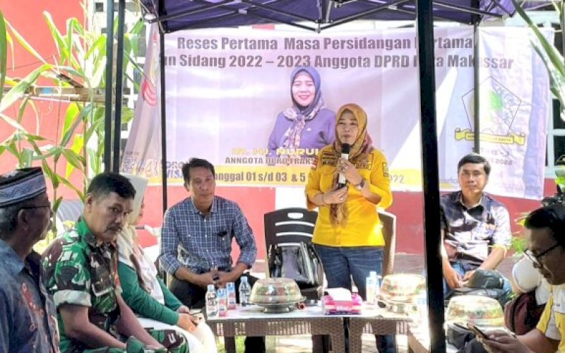 RESES. Anggota DPRD Kota Makassar, Nurul Hidayat, serap aspirasi Warga Kelurahan Maricaya Selatan, Kecamatan Mamajang, Sabtu (3/12/2022). foto: istimewa