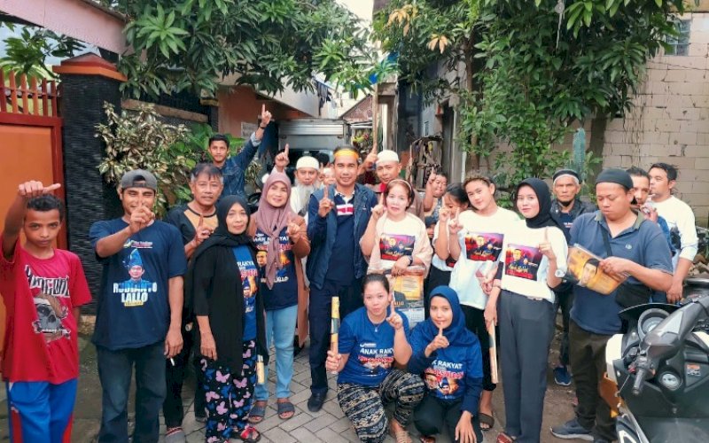 SILATURAHMI. Ketua DPRD Kota Makassar, Rudianto Lallo, mendapatkan sambutan luar biasa dari warga saat melakukan kunjungn ke Kecamatan Mariso dan Kecamatan Mamajang, Kota Makassar, Sabtu (7/1/2023). foto: istimewa