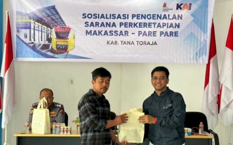 SOSIALISASI. PT Sulsel Citra Indonesia (PT SCI/Perseroda) melakukan sosialisai pengenalan sarana perkeretaapian Makassar-Parepare di Ruang Tunggu Terminal Makale, Kabupaten Tana Toraja, Sabtu (22/1/2023). foto: istimewa