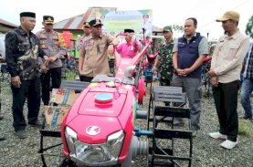 Dukung Pengembangan Pertanian, Vale Serahkan Bantuan Hand Tractor ke Petani Mahalona Raya