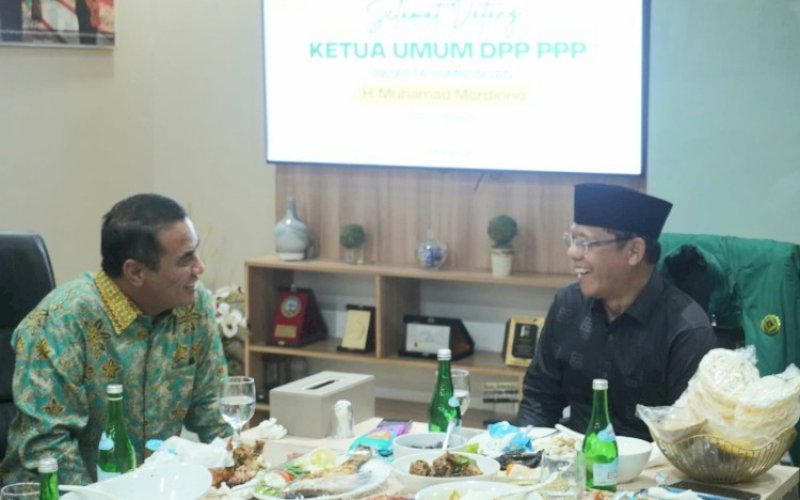 SILATURAHMI. Plt Ketua Umum PPP Muhamad Mardiono bersilaturahmi ke tokoh Sulsel Andi Amran Sulaiman di AAS Building, Kota Makassar, Sulsel, Sabtu (11/2/2023). foto: istimewa