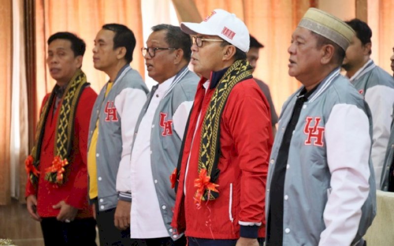 PELANTIKAN. Ketua IKA Unhas Wilayah Sulsel Moh Ramdhan Pomanto bersama Bupati Soppeng Andi Kaswadi Razak dan Wakil Bupati Soppeng yang juga Ketua IKA Unhas Soppeng Lutfi Halide pada Pelantikan Pengurus IKA Unhas Soppeng di Kantor Bupati Soppeng, Sabtu (18/2/2023). foto: istimewa