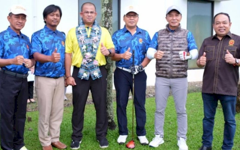 PEMBUKAAN. Wali Kota Makassar, Moh Ramdhan Pomanto, membuka secara resmi turnamen golf internasional South Sulawesi Amateur Open (SSAO) Series II 2023 di Lapangan Padivalley Golf, Kabupaten Gowa, Sulsel, Kamis (2/2/2023). foto: istimewa