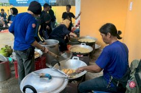 Dinas Sosial Makassar Siapkan 1.000 Paket Makanan Siap Saji untuk Pengungsi Banjir