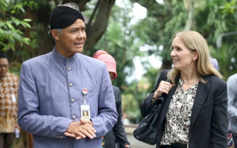 PERTEMUAN. Duta Besar Norwegia untuk Indonesia Rut Kruger Giverin menemui Gubernur Jawa Tengah Ganjar Pranowo di Rumah Dinas Puri Gedeh, Kota Semarang, Jawa Tengah, Kamis (16/2/2023). foto: istimewa