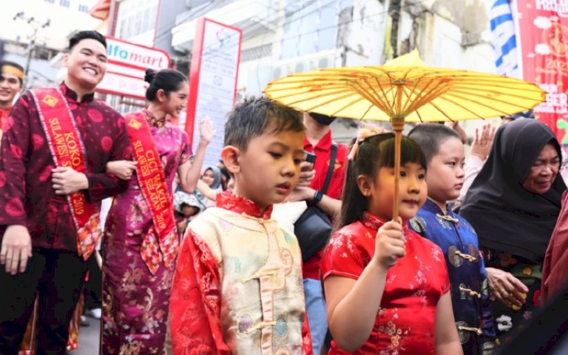 KARNAVAL BUDAYA. Peserta karnaval budaya mengisi puncak acara Jappa Jokka Festival Cap Go Meh 2023, Minggu (5/2/2023). foto: istimewa