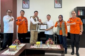 BNPB Serahkan Rp350 Juta Dana Siap Pakai ke Pemkot Makassar