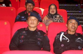 Brimob Bone Nobar Tanpa Ampun di Planet Cinema