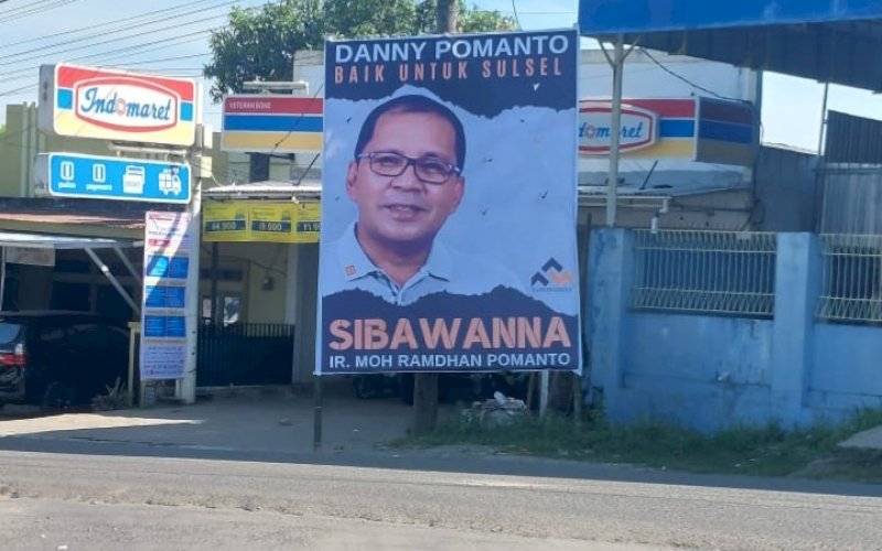 Baliho Sibawanna Danny Pomanto terpasang di Kabupaten Bone. foto: istimewa