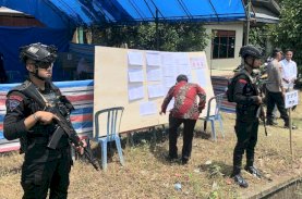 Brimob Bone Amankan Pilkades Serentak di Sinjai