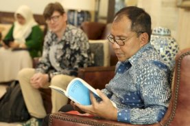 Danny Pomanto Nilai Buku Emmannuel Lemaire Perekat Sejarah Makassar-Prancis