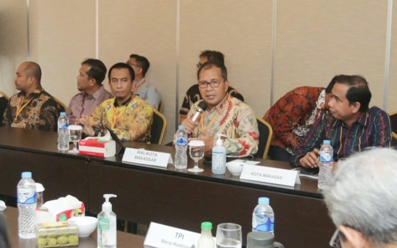 Moh Ramdhan Pomanto (tengah). foto: istimewa