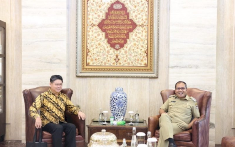 PERTEMUAN. Wali Kota Makassar Moh Ramdhan Pomanto menyambut hangat kunjungan Kepala Kantor Konsulat Jenderal (Konsuler) Jepang Makassar Ohashi Koichi di kediamannya, Jl Amirullah, Kota Makassar, Senin (27/3/2023). foto: istimewa