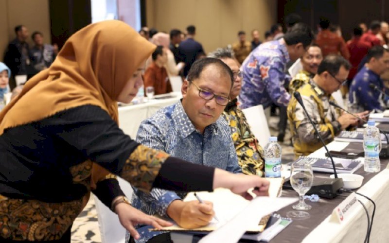 RUPS. Wali Kota Makassar, Moh Ramdhan Pomanto, menghadiri Rapat Umum Pemegang Saham (RUPS) Tahunan Tahun Buku 2022 dan RUPS Luar Biasa 2023 PT Bank Sulselbar di The Rinra Makassar, Senin (13/3/2023). foto: istimewa