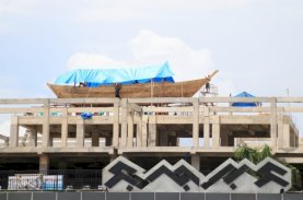 Kapal Pinisi di Atas Gedung Satu Atap Mulai Nampak