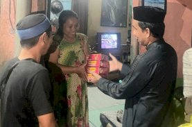 Rudianto Lallo Keliling Rumah Warga di Tidung Bagikan Makanan Sahur