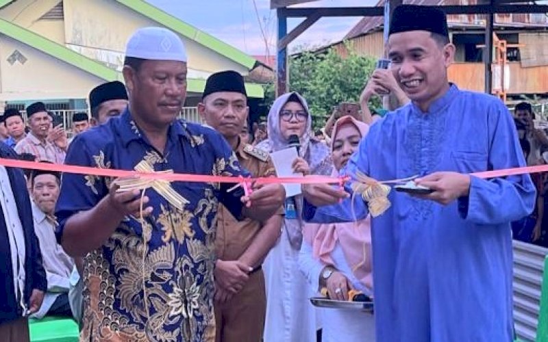 PERESMIAN. Ketua DPRD Kota Makassar, Rudianto Lallo, meresmikan sekolah Taman Kanak-kanak (TK) Islam Ah-Zahra di Kampung Kera-kera, Kelurahan Tamalanrea Indah, Kecamatan Tamalanrea, Senin (27/3/2023). foto: istimewa